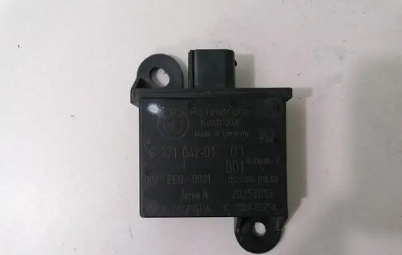 BMW 5 E60 E61 Tire pressure control unit 6771042