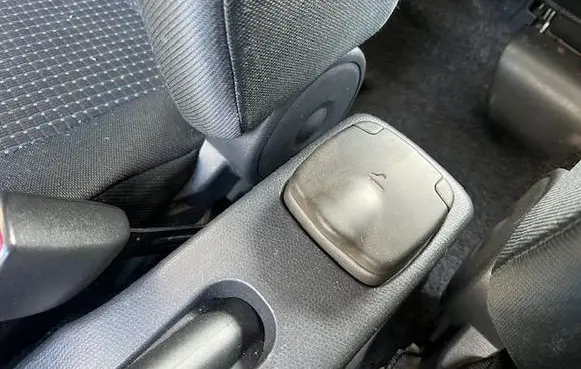 Suzuki Swift I Car ashtray 
