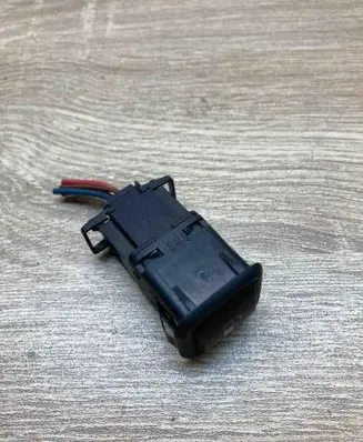 Volkswagen PASSAT B5 Fuel tank opening switch 3B0959833A