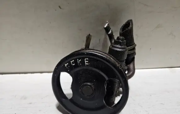 Mazda 323 F Power steering pump