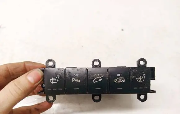 Mercedes-Benz B W245 Seat heating switch A1698208910