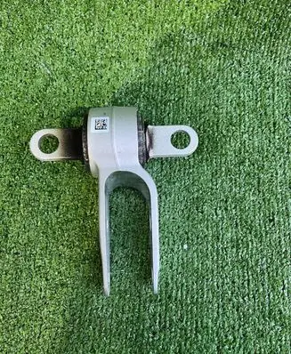 Tesla Model S Engine mounting bracket 105536600F