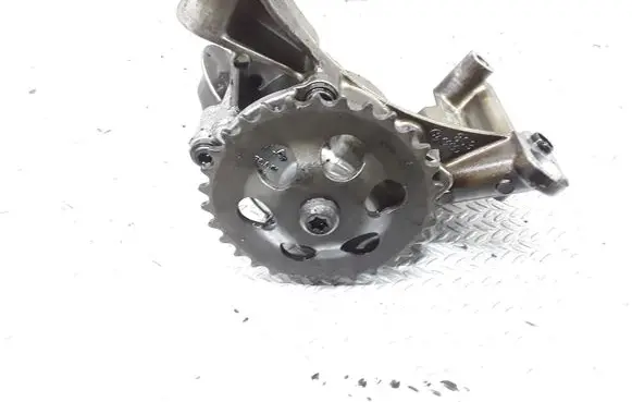 Audi A4 S4 B6 8E 8H Oil pump 038115105B