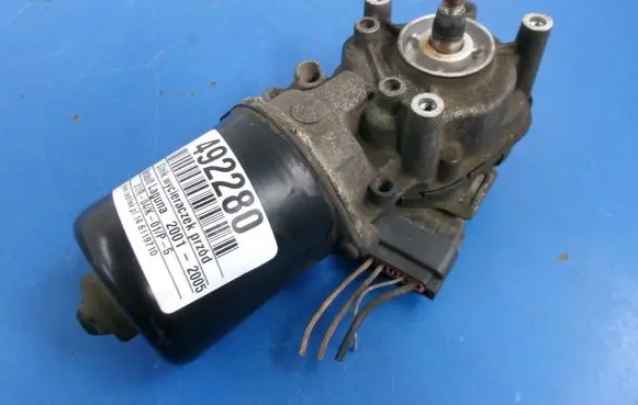 Renault Laguna II Front wiper linkage and motor