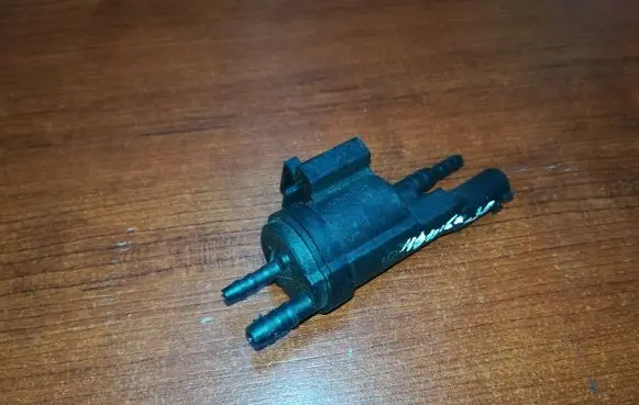 Mercedes-Benz S W221 Engine mount vacuum valve A0025401497
