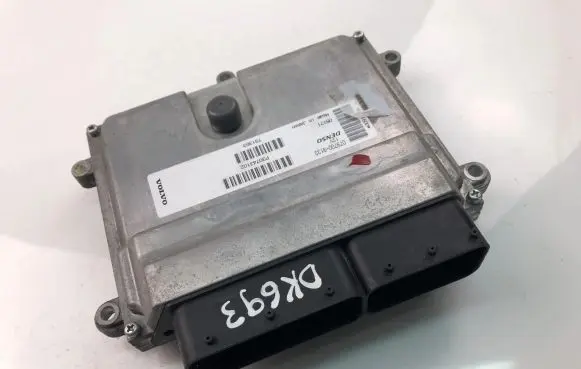 Volvo S40 Engine control unit/module ECU P30743102