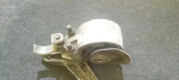 Volvo S40, V40 Engine mount bracket mr222150