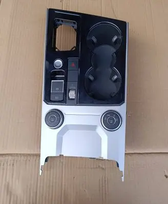 Volkswagen Touareg III Other center console (tunnel) element 761864089