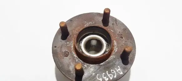 Nissan Almera N16 Rear wheel hub