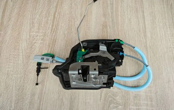 BMW X4 G02 Rear door lock 7473147