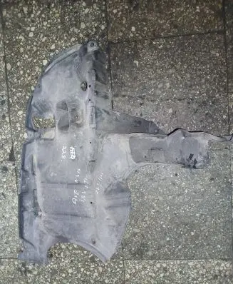 Toyota Avensis T220 Engine splash shield/under tray 51442