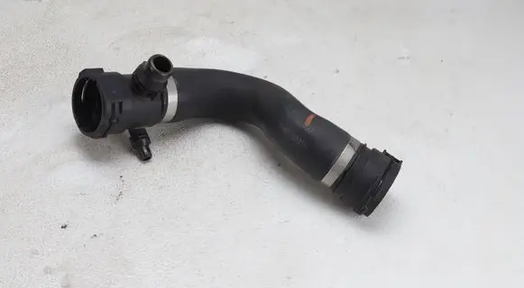 Engine coolant pipe/hose