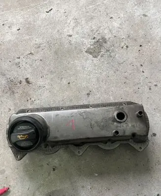 Volkswagen Golf IV Rocker cam cover 038103469E