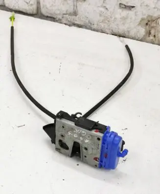 Audi A4 S4 B5 8D Rear door lock 8D0839015