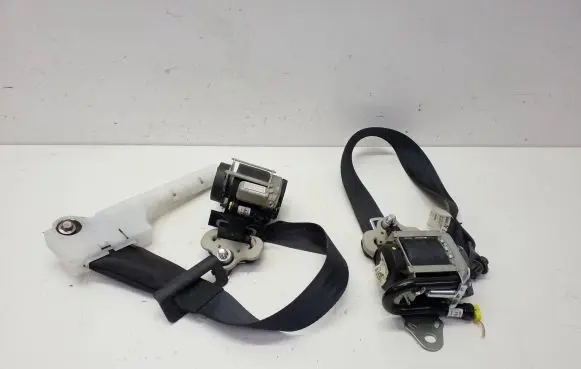 Nissan Juke I F15 Front seatbelt 617544100C