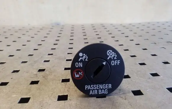 Chevrolet Orlando Passenger airbag on/off switch 13577258