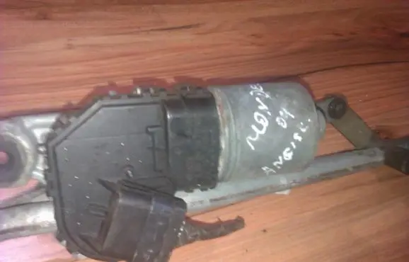 Ford Mondeo Mk III Wiper motor 0390241703