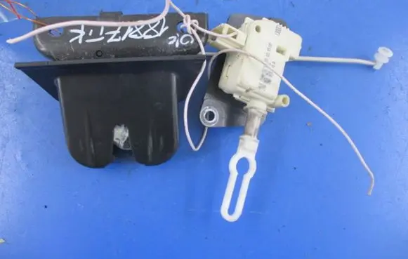 Audi A2 Tailgate/trunk/boot lock/catch/latch 8Z0827520