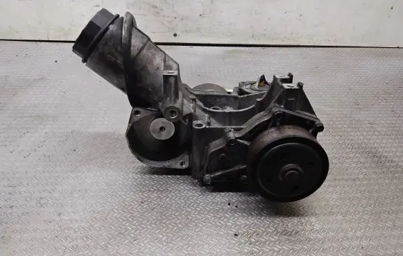Honda FR-V Oil filter mounting bracket