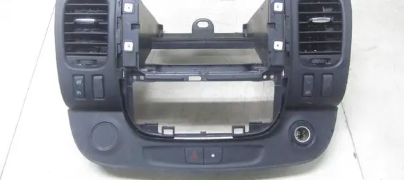 Renault Trafic III (X82) Radio/GPS head unit trim 682607479R
