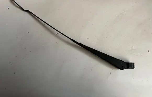 Front wiper blade arm