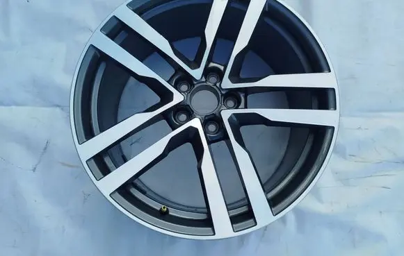 Audi TT TTS RS Mk3 8S R19 alloy rim 8S0601025F
