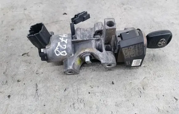 Toyota Avensis T250 Ignition lock N0501517