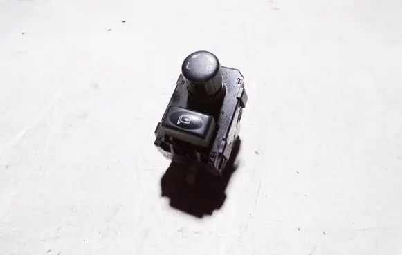 Wing mirror switch