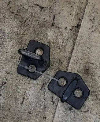 Volvo S60 Front door lock loop/hook striker 30661367