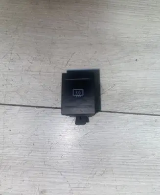 Volkswagen Polo Windscreen/window heater switch 6Q0959621 15303