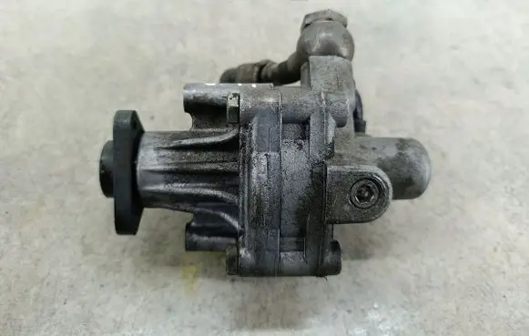 Audi A8 S8 D2 4D Power steering pump 