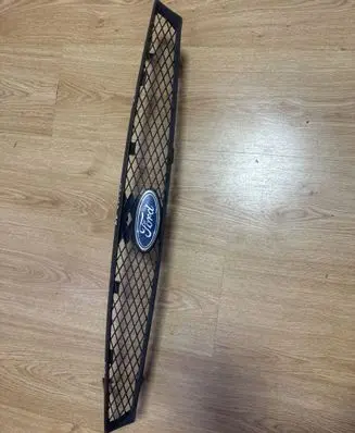 Ford Focus Front bumper upper radiator grill 313401