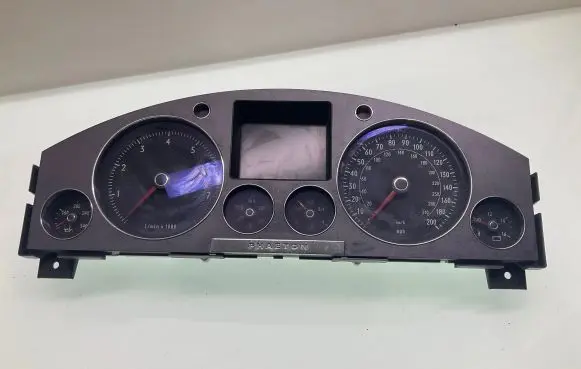 Volkswagen Phaeton Speedometer (instrument cluster) 3D0920981H 5043450693 0263619213