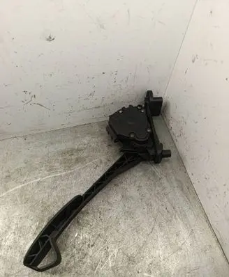 Volvo V70 Accelerator throttle pedal 9496822