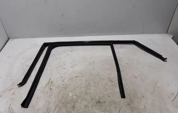 BMW X4 F26 Rubber seal rear door 7454167
