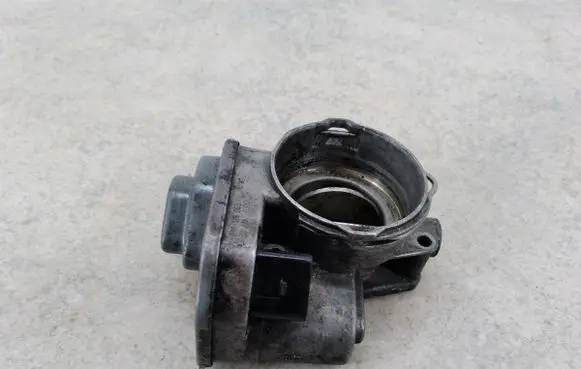 Volkswagen Touran I Throttle body valve 038128063