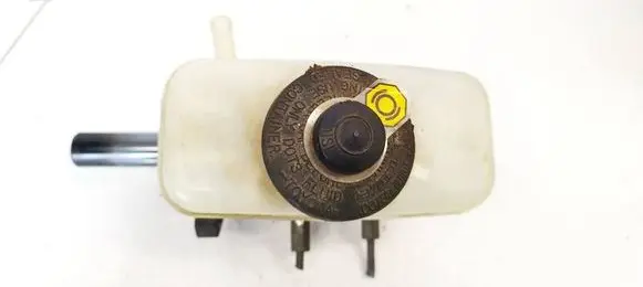 Lexus IS 220D-250-350 Brake fluid reservoir