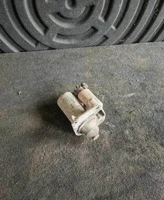 Peugeot 208 Starter motor 9671530880