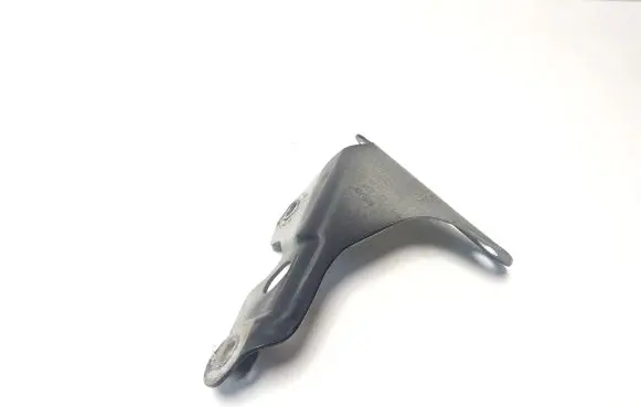 Audi Q7 4L Fender mounting bracket 4L0821136