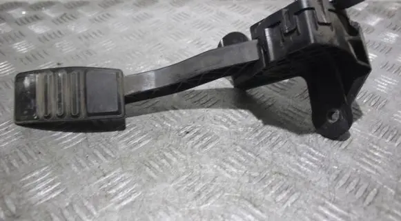 Ford Mustang V Accelerator throttle pedal CR339F826BA