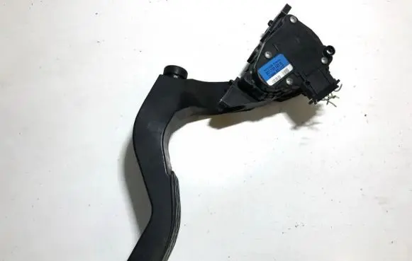 Volkswagen PASSAT B5.5 Accelerator throttle pedal 8d1723523m