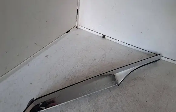 Rear fender molding trim