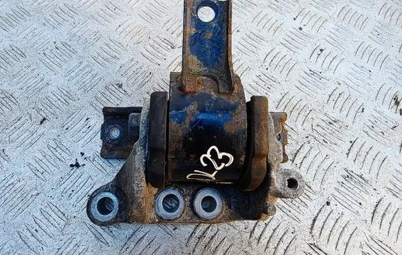 Mitsubishi ASX Engine mount bracket 