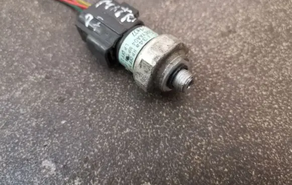 Hyundai Matrix Air conditioning (A/C) pressure sensor F815DEYAA04