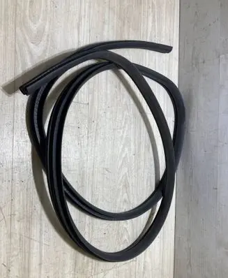Ford Kuga II Rubber seal rear door