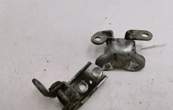 Rear door hinge set