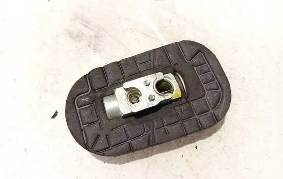 Opel Astra H Air conditioning (A/C) expansion valve 