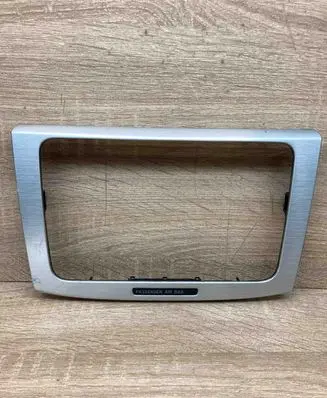 Volkswagen PASSAT B6 Radio/GPS head unit trim 3C0858069AC
