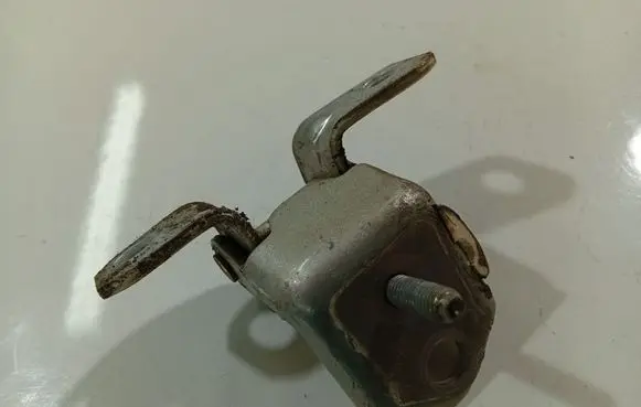 Mazda 3 I Rear door lower hinge