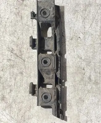 Volkswagen PASSAT B6 Front bumper mounting bracket 3C0807184